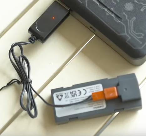 DEERC D70 1*Battery and Charging cable(3.7V-800mAh)